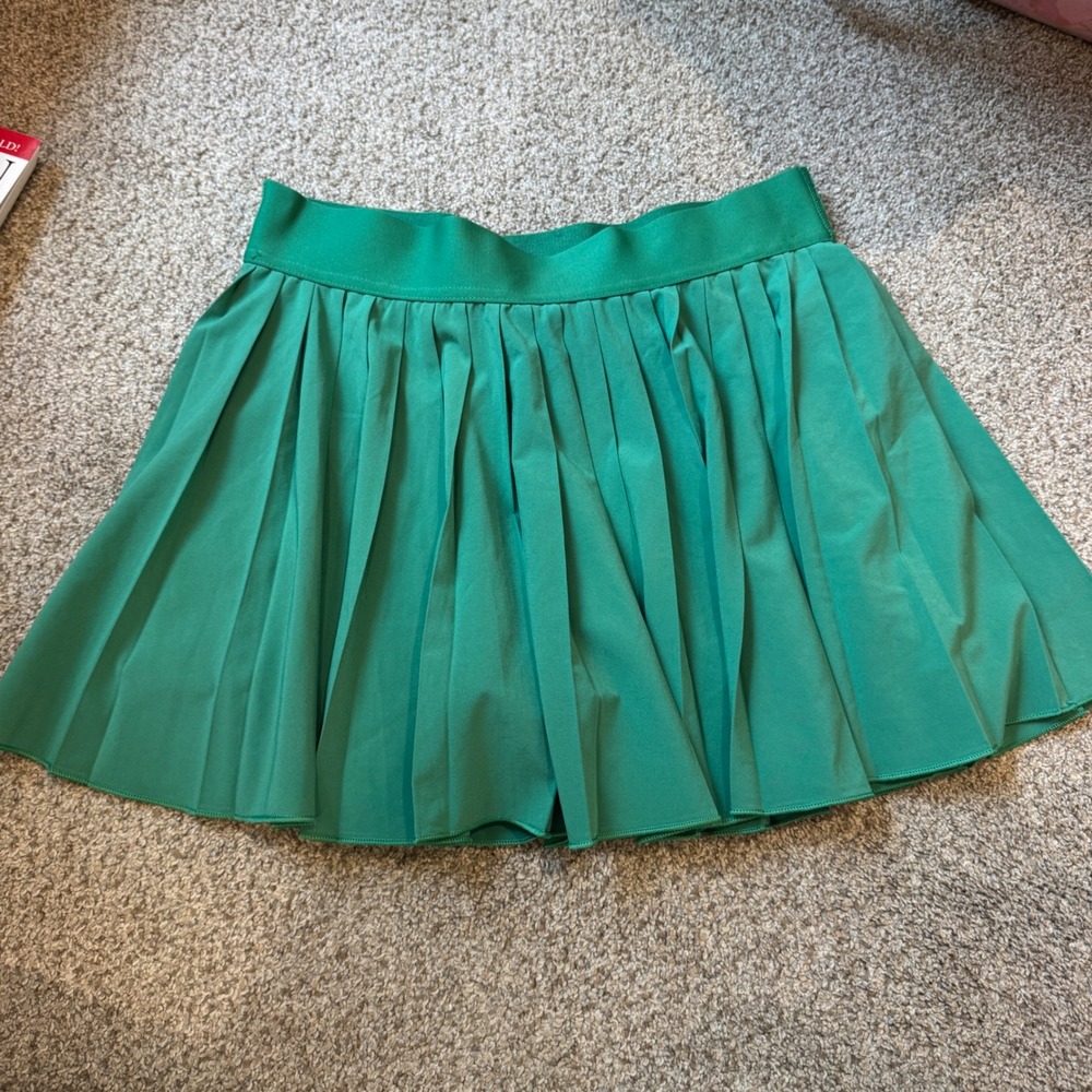 Aritzia Tna TnAction Pleated Mini Skirt Green Athletic Tennis Skort Womens M